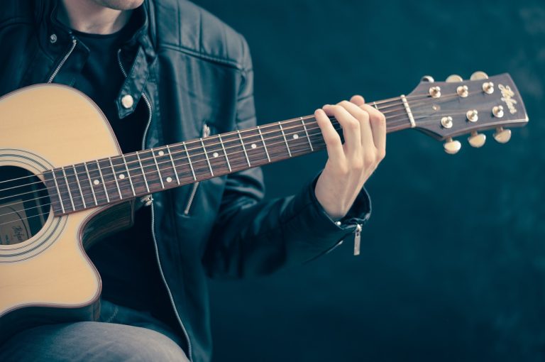 Elements on Learning and Mastering a Guitar