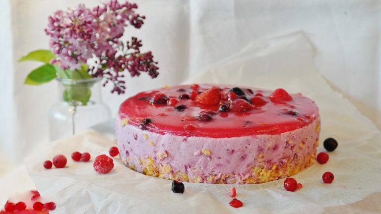 How to Express Your Creativity Through Cake Decorating