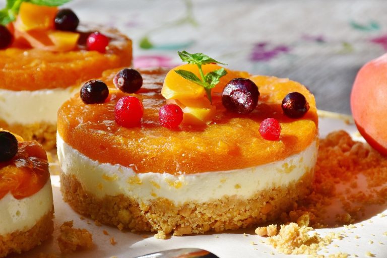 How to Run a Cake Decorating Business From Your Home